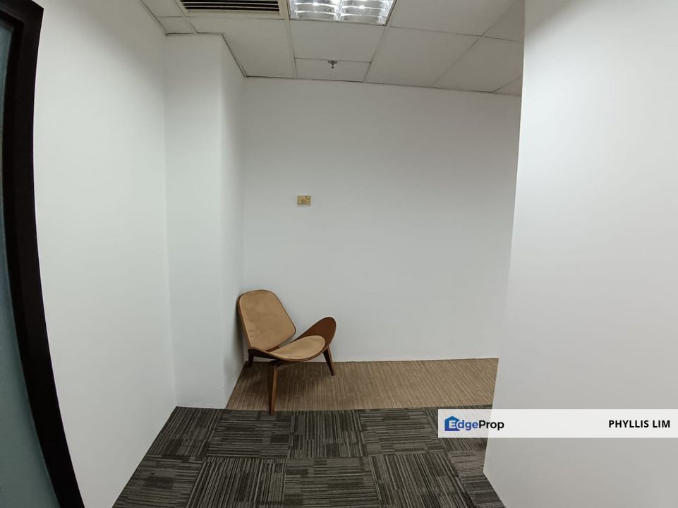 Cozy semi-fitted office at UOA Jalan Pinang, near to malls & LRT station, Kuala Lumpur, KLCC