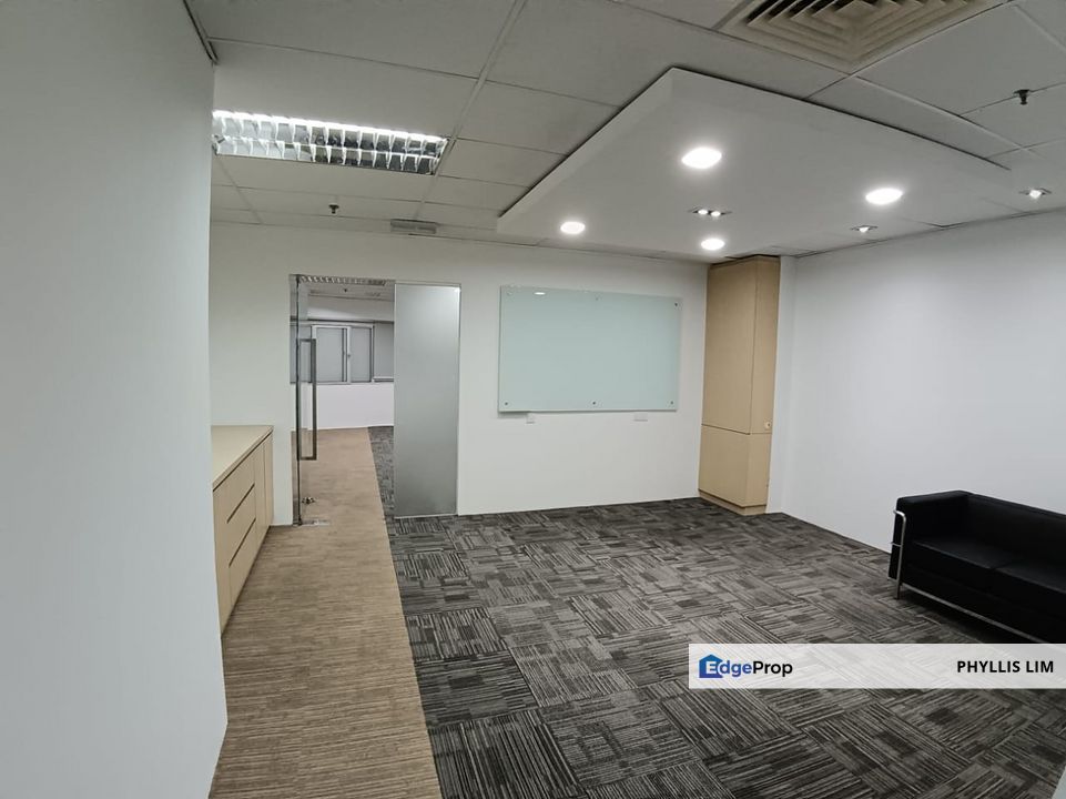Cozy semi-fitted office at UOA Jalan Pinang, near to malls & LRT station, Kuala Lumpur, KLCC