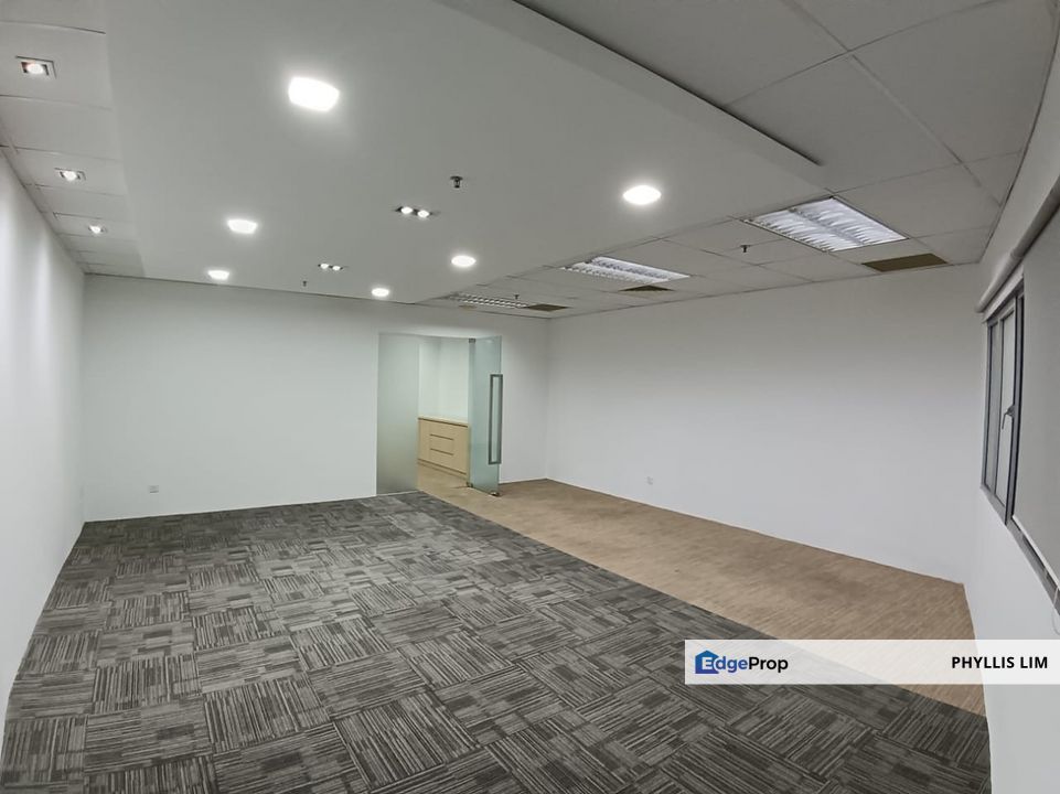Cozy semi-fitted office at UOA Jalan Pinang, near to malls & LRT station, Kuala Lumpur, KLCC