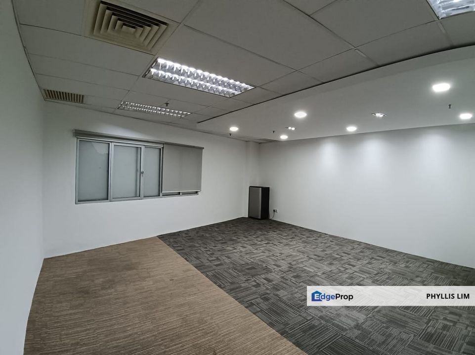 Cozy semi-fitted office at UOA Jalan Pinang, near to malls & LRT station, Kuala Lumpur, KLCC