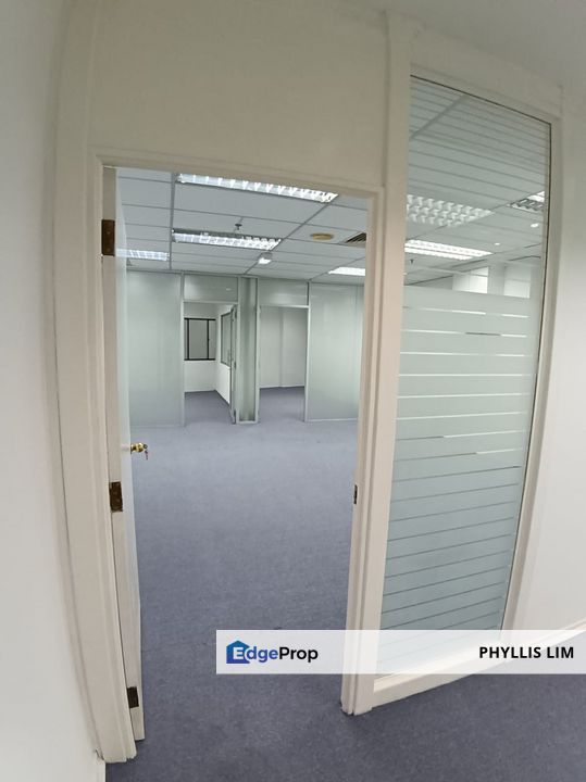 Partially fitted, move-in condition office at UOA Centre, Jalan Pinang, Kuala Lumpur, KLCC
