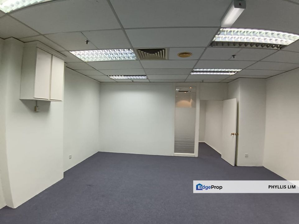 Partially fitted, move-in condition office at UOA Centre, Jalan Pinang, Kuala Lumpur, KLCC