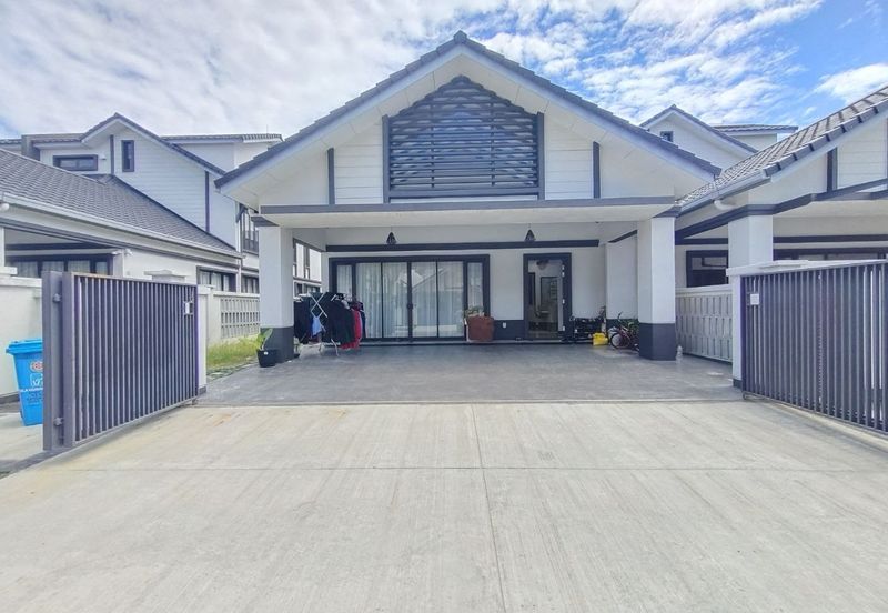 Hevea Elmina Gardens