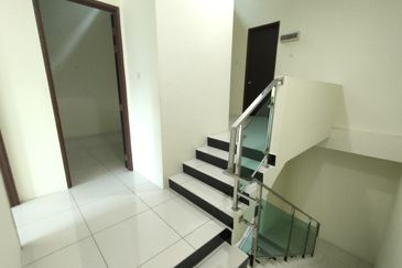 TAMAN MELINTANG UTAMA