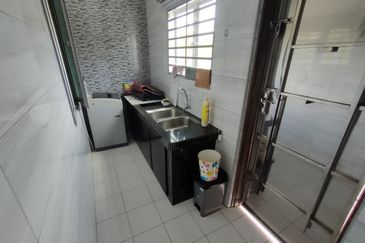 TAMAN MELINTANG UTAMA