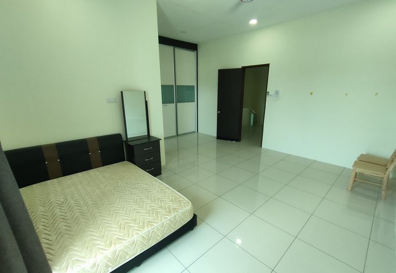 TAMAN MELINTANG UTAMA