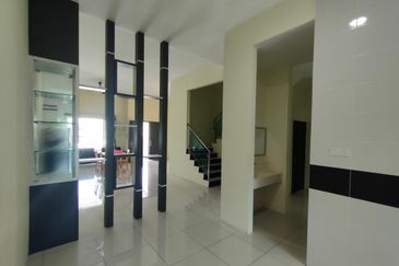 TAMAN MELINTANG UTAMA