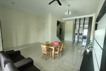 TAMAN MELINTANG UTAMA