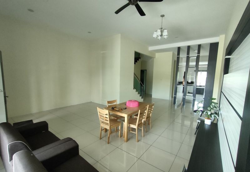 TAMAN MELINTANG UTAMA