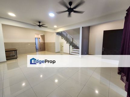 Partially Furnished 3 Storey Terrace Lake Point Residence Cyberjaya, Selangor, Cyberjaya