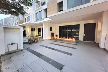 Lake Point Residence