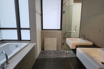 Lake Point Residence