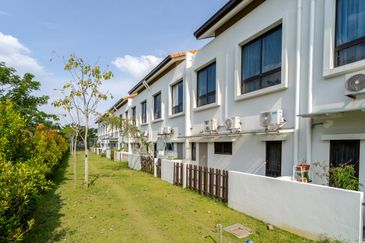 Setia Warisan Tropika (Belladonna)