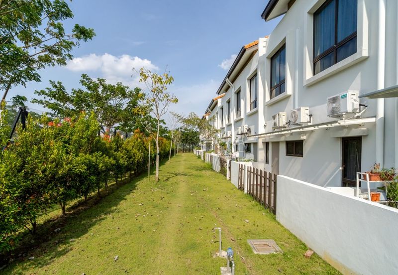 Setia Warisan Tropika (Belladonna)