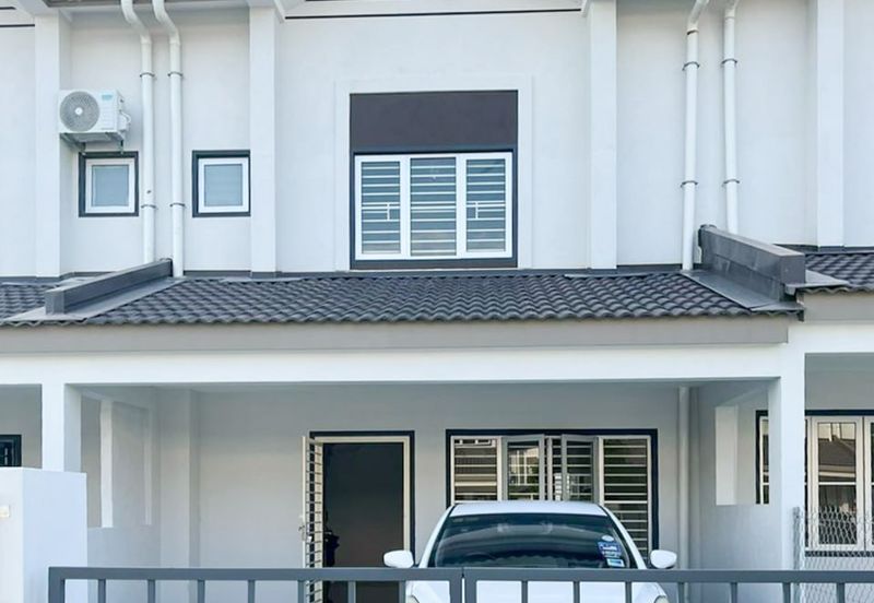 M Senyumia Salak Tinggi *