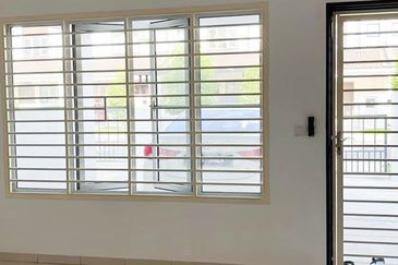 M Senyumia Salak Tinggi