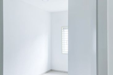 M Senyumia Salak Tinggi