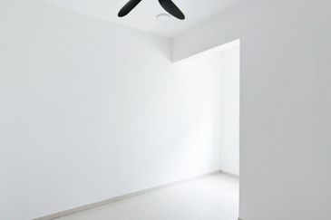 M Senyumia Salak Tinggi