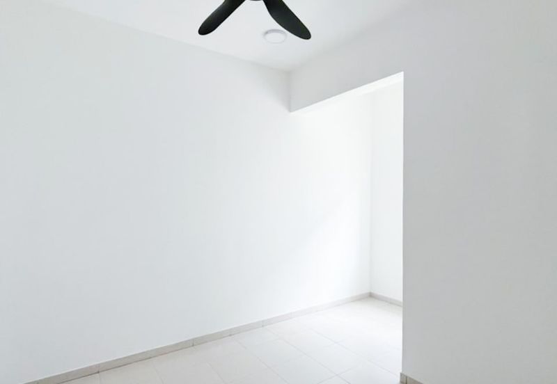 M Senyumia Salak Tinggi *