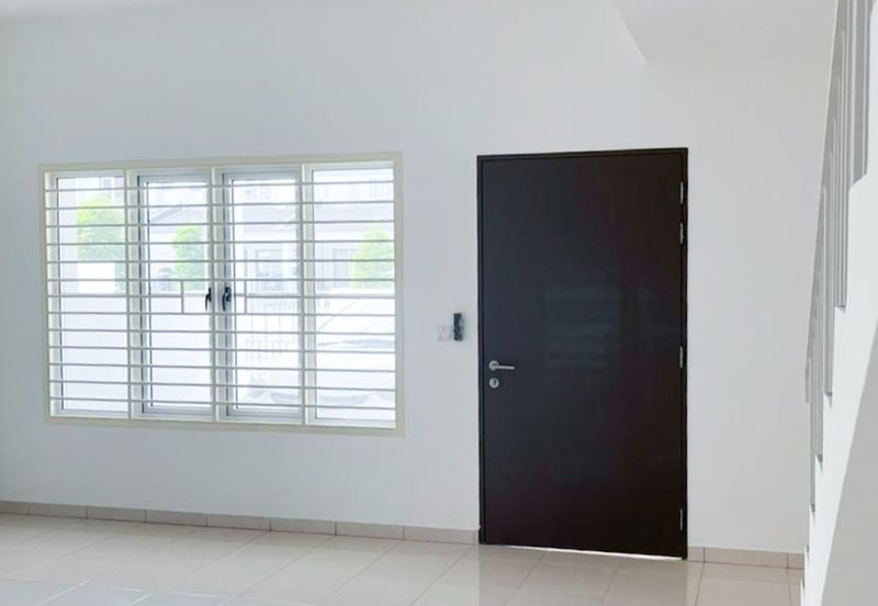 M Senyumia Salak Tinggi *