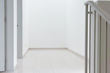 M Senyumia Salak Tinggi