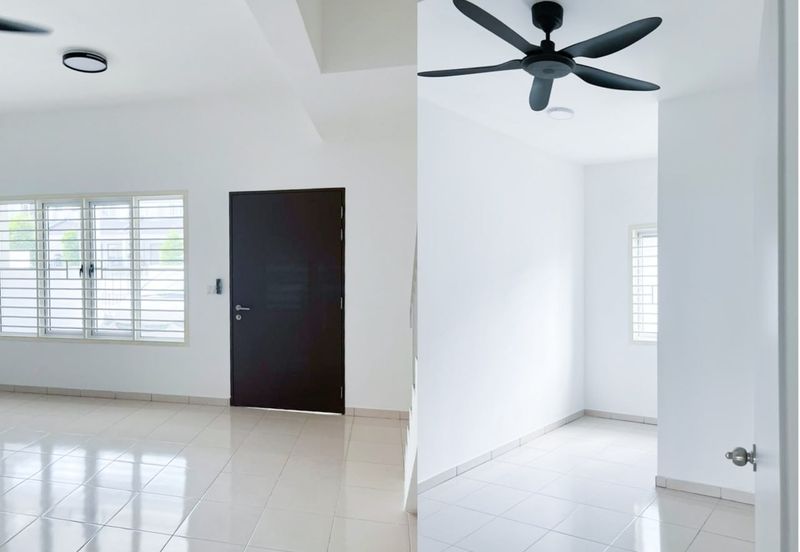 M Senyumia Salak Tinggi *