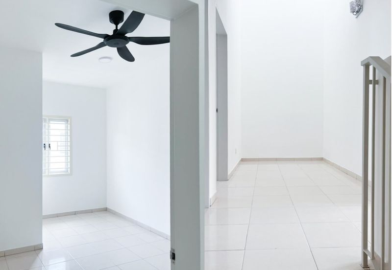 M Senyumia Salak Tinggi *