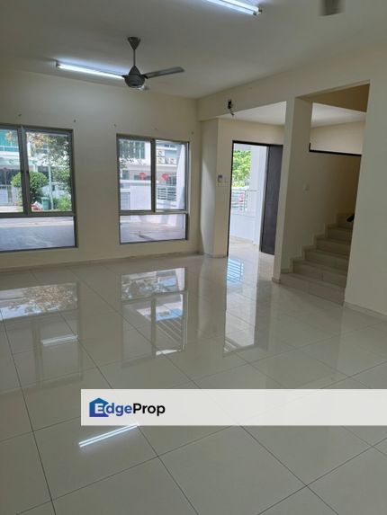 3 Storey Terrace Lake Park Tropicana Heights Kajang, Selangor, Kajang