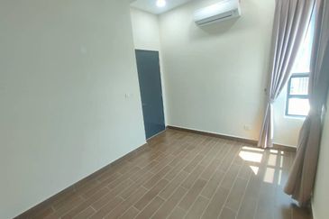 Aura Residence @ Precint 8