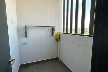 Aura Residence @ Precint 8