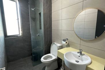 Aura Residence @ Precint 8