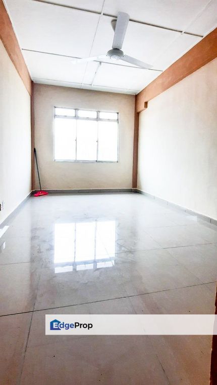 Fourth Floor Apartment Megah Villa Kota Warisan, Selangor, Sepang