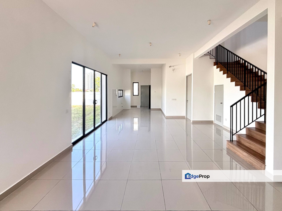 End Lot Semi Detached 2 Storey Sejati Lakeside 2 Cyberjaya, Selangor, Cyberjaya