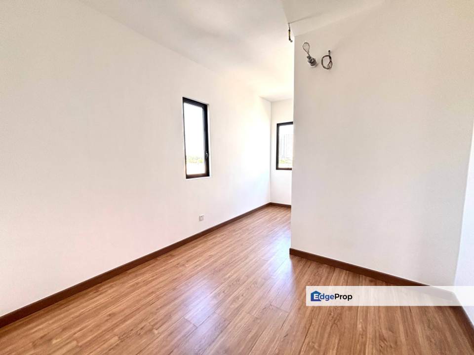 End Lot Semi Detached 2 Storey Sejati Lakeside 2 Cyberjaya, Selangor, Cyberjaya