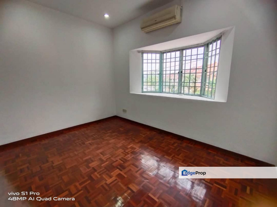 Renovated 2 and a half Storey Taman Putra Permai Seri Kembangan, Selangor, Seri Kembangan