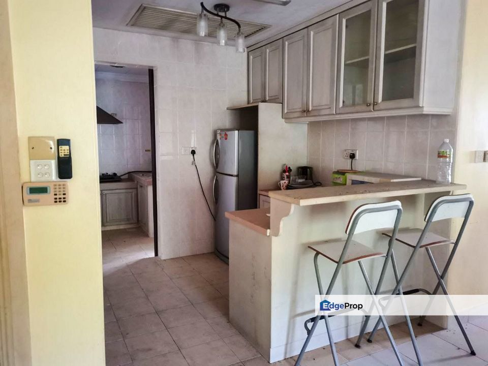 Partially Furnished DMelor Condominium, Cyberjaya, Selangor, Cyberjaya