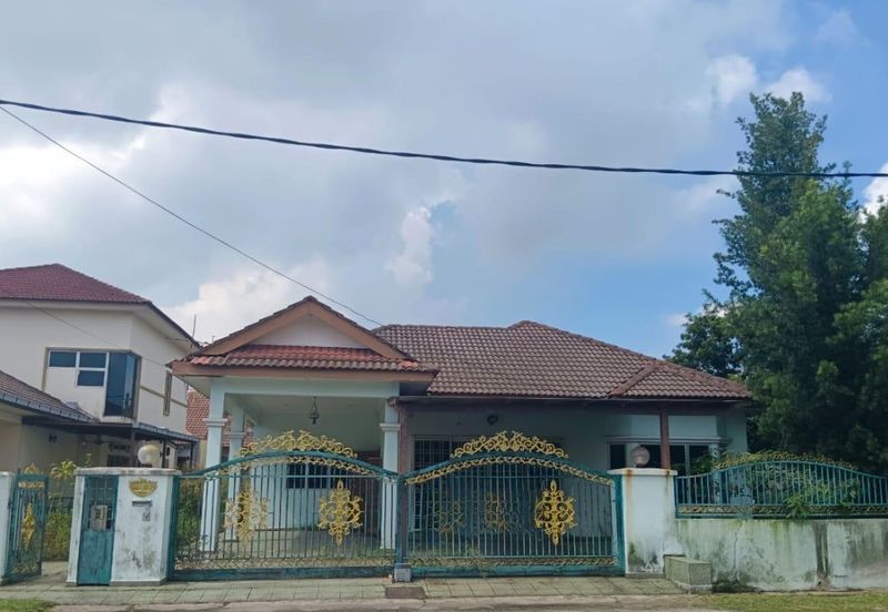 Jalan Sopan, Johan Setia