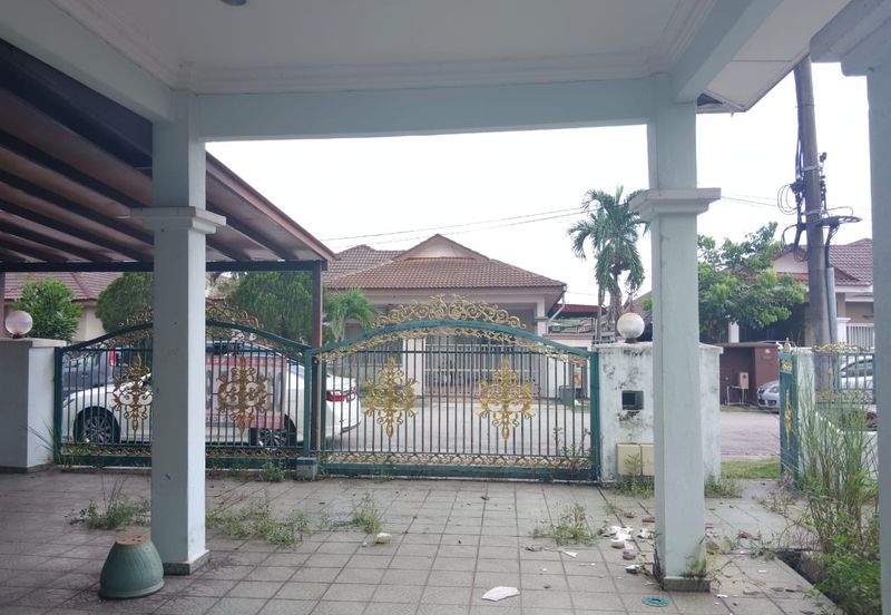 Jalan Sopan, Johan Setia