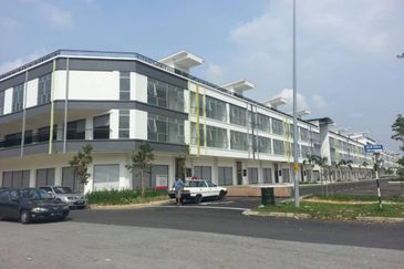 3 Storey Galleri Klang Sentral