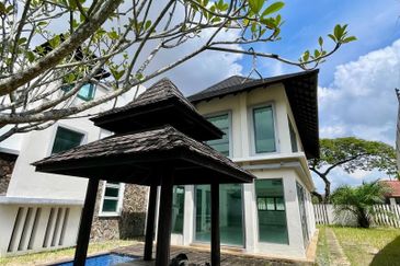 The Villa @ Serai Saujana / Villa Serai Saujana