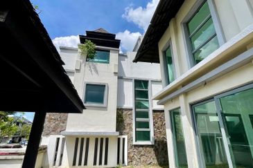 The Villa @ Serai Saujana / Villa Serai Saujana