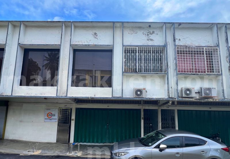 Please call us to setup a date for an interior viewing and side deal