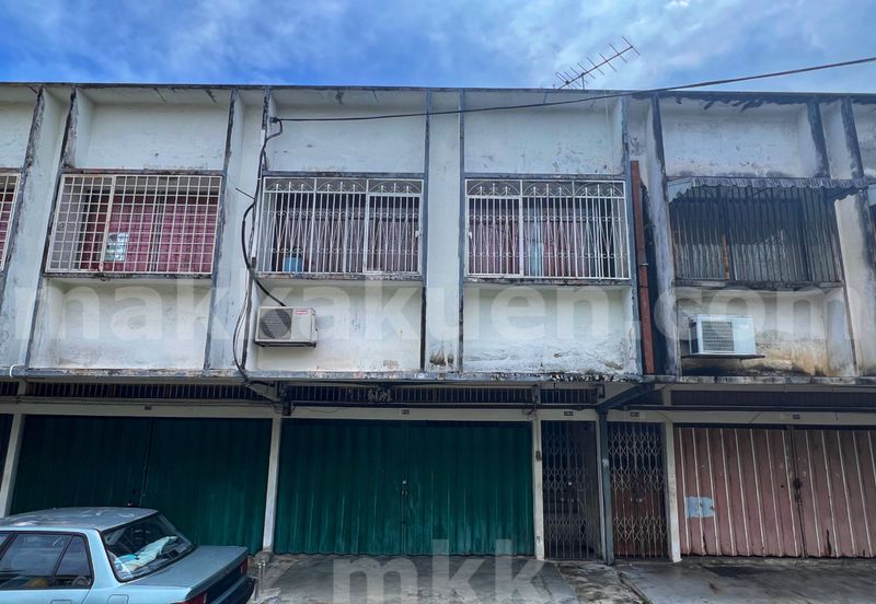 Please call us to setup a date for an interior viewing and side deal