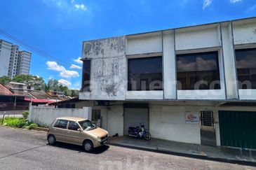 Please call us to setup a date for an interior viewing and side deal