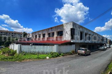 Please call us to setup a date for an interior viewing and side deal