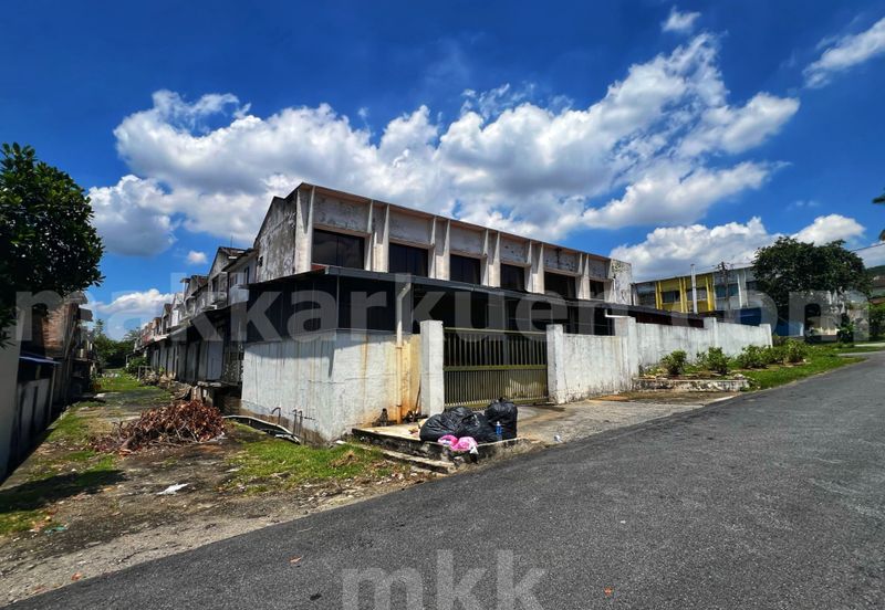 Please call us to setup a date for an interior viewing and side deal