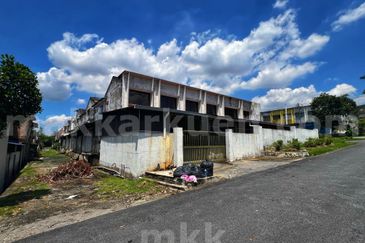 Please call us to setup a date for an interior viewing and side deal