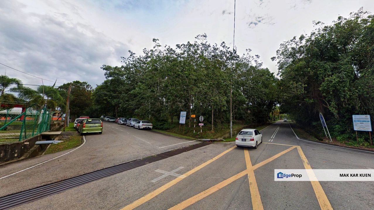 Please call us to setup a date for an interior viewing and side deal, Johor, Segamat