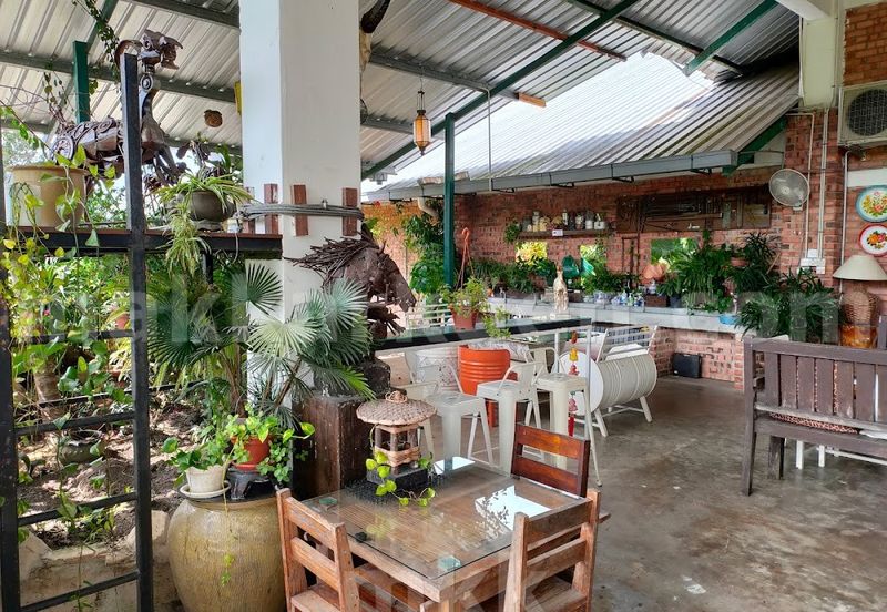 Please call us to setup a date for an interior viewing and side deal