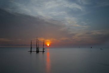 Please call us to setup a date for an interior viewing and side deal